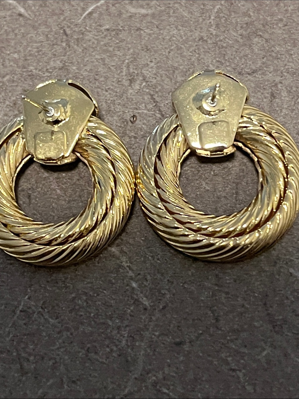 Vtg Classic Gold Rope Circle Stud Earrings - Women Jewelry 1-1.5” - Picture 2 of 3